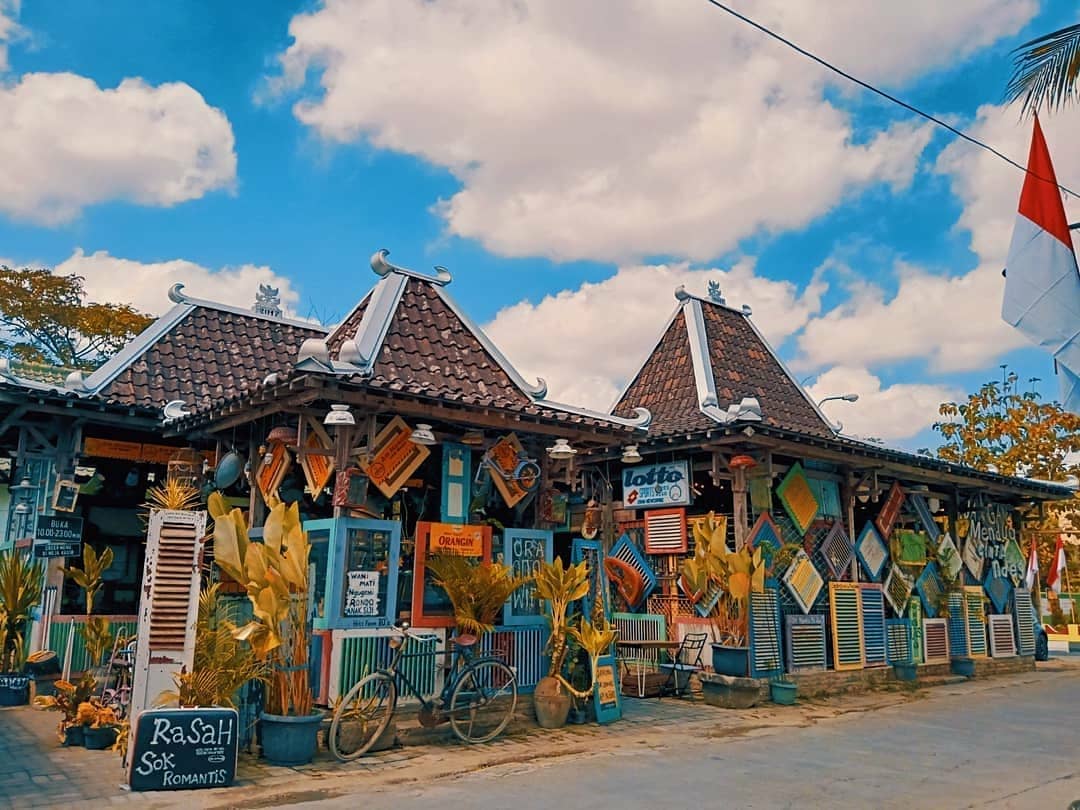 Nostalgia Zaman 80-an Di Kafe Bocor Alus